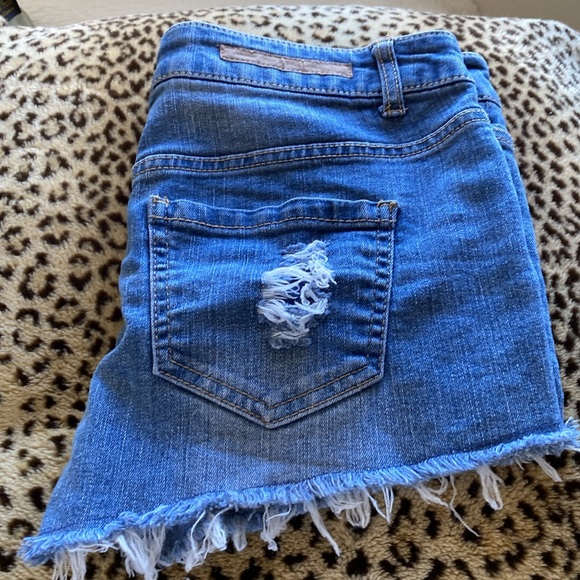 Shorts - Picture 3 of 4